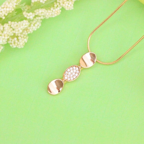 "Rose Gold Pendant with Sparkling Center, Elegant Gold-Plated Design, XPPT1602 - Picture 3 of 13